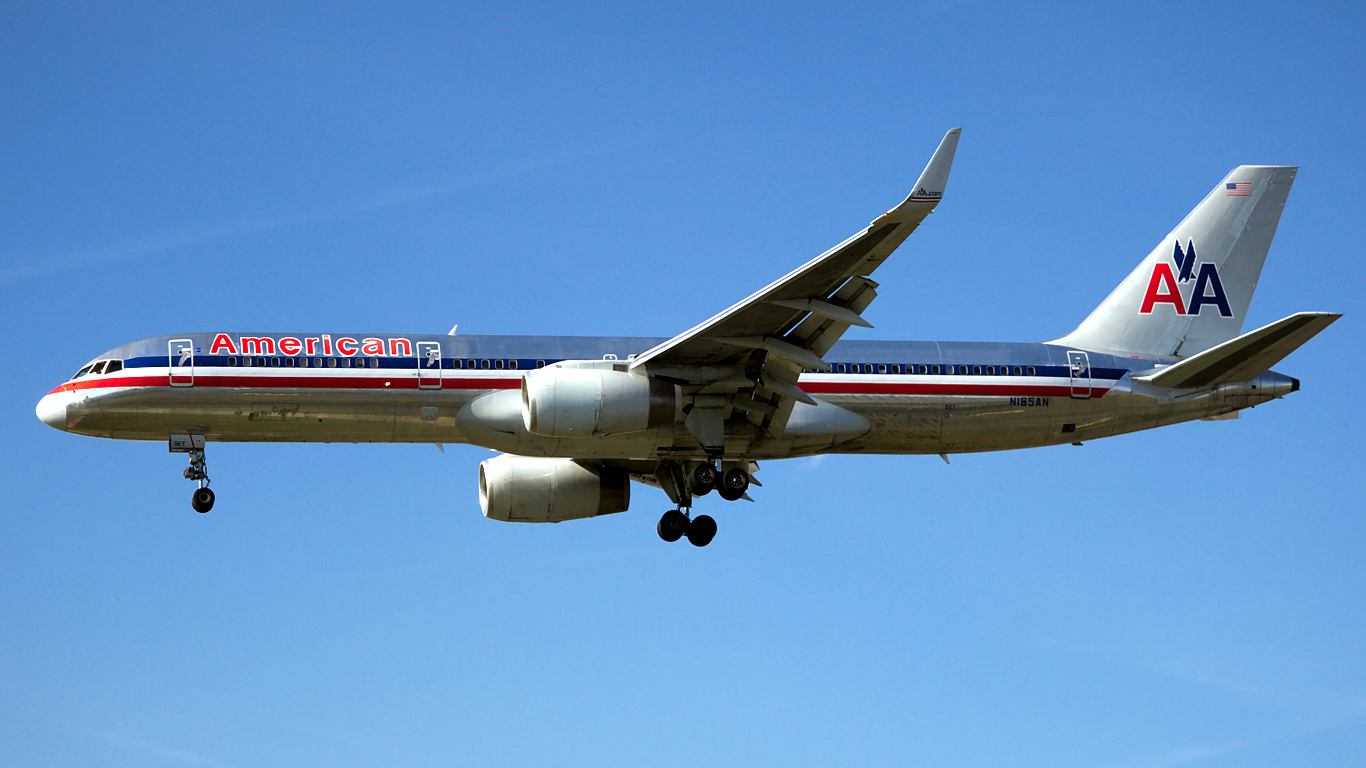 N185AN ✈ American Airlines Boeing 757-223 @ London-Heathrow