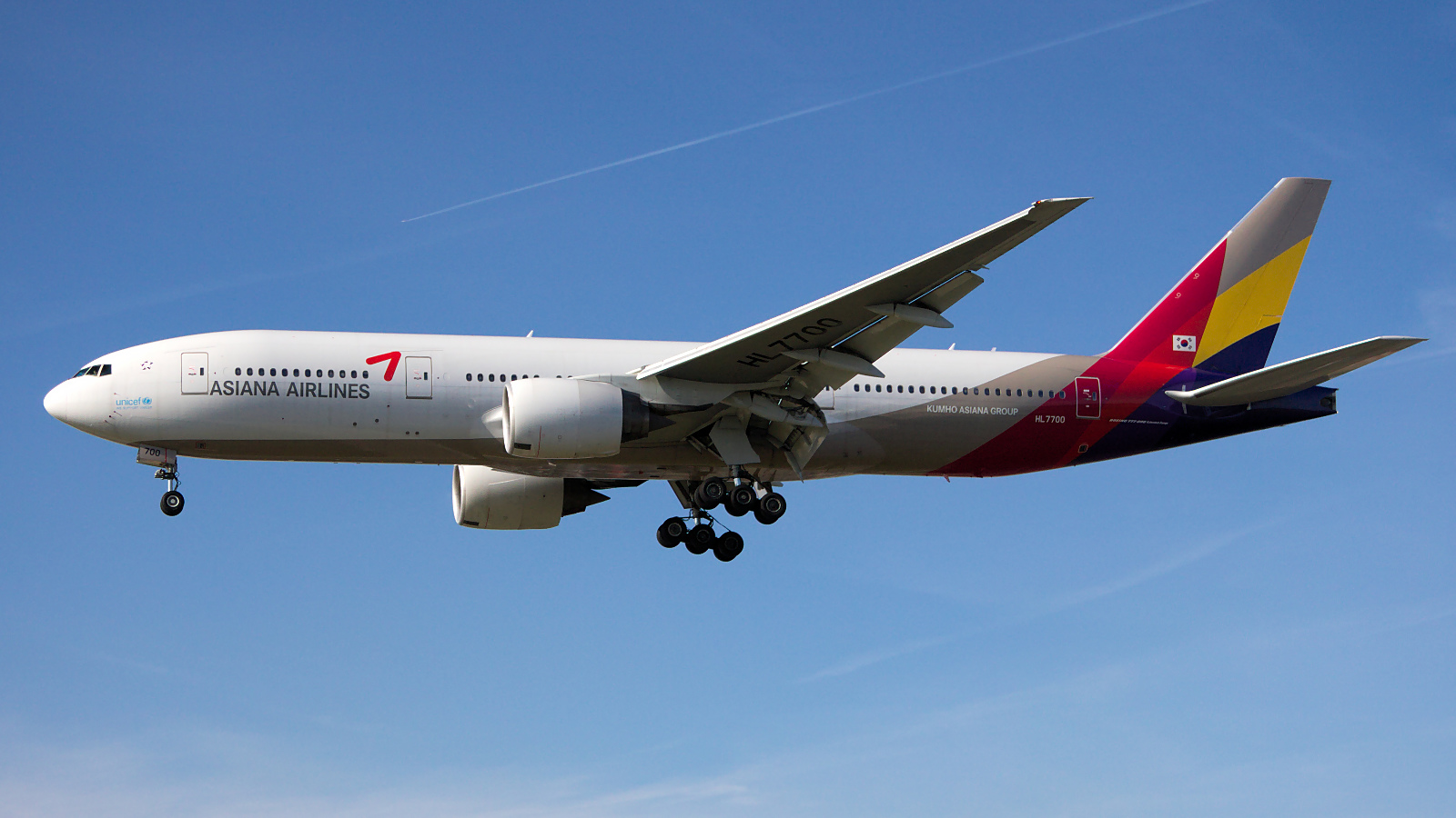 HL7700 ✈ Asiana Airlines Boeing 777-28EER @ London-Heathrow