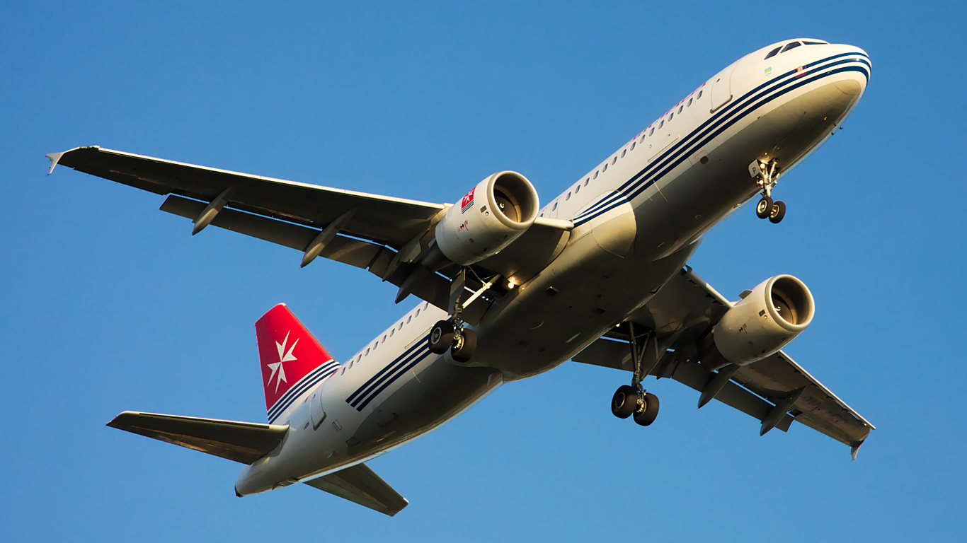 9H-AEP ✈ Air Malta Airbus A320-214 @ London-Heathrow