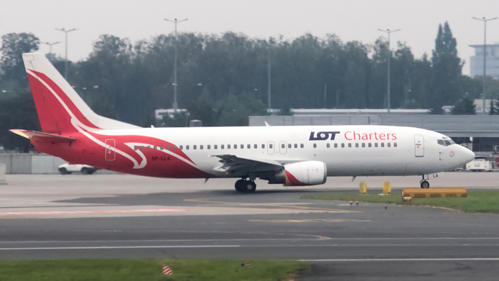 SP-LLA ✈ LOT Charters Boeing 737-45D @ Warsaw-Chopin