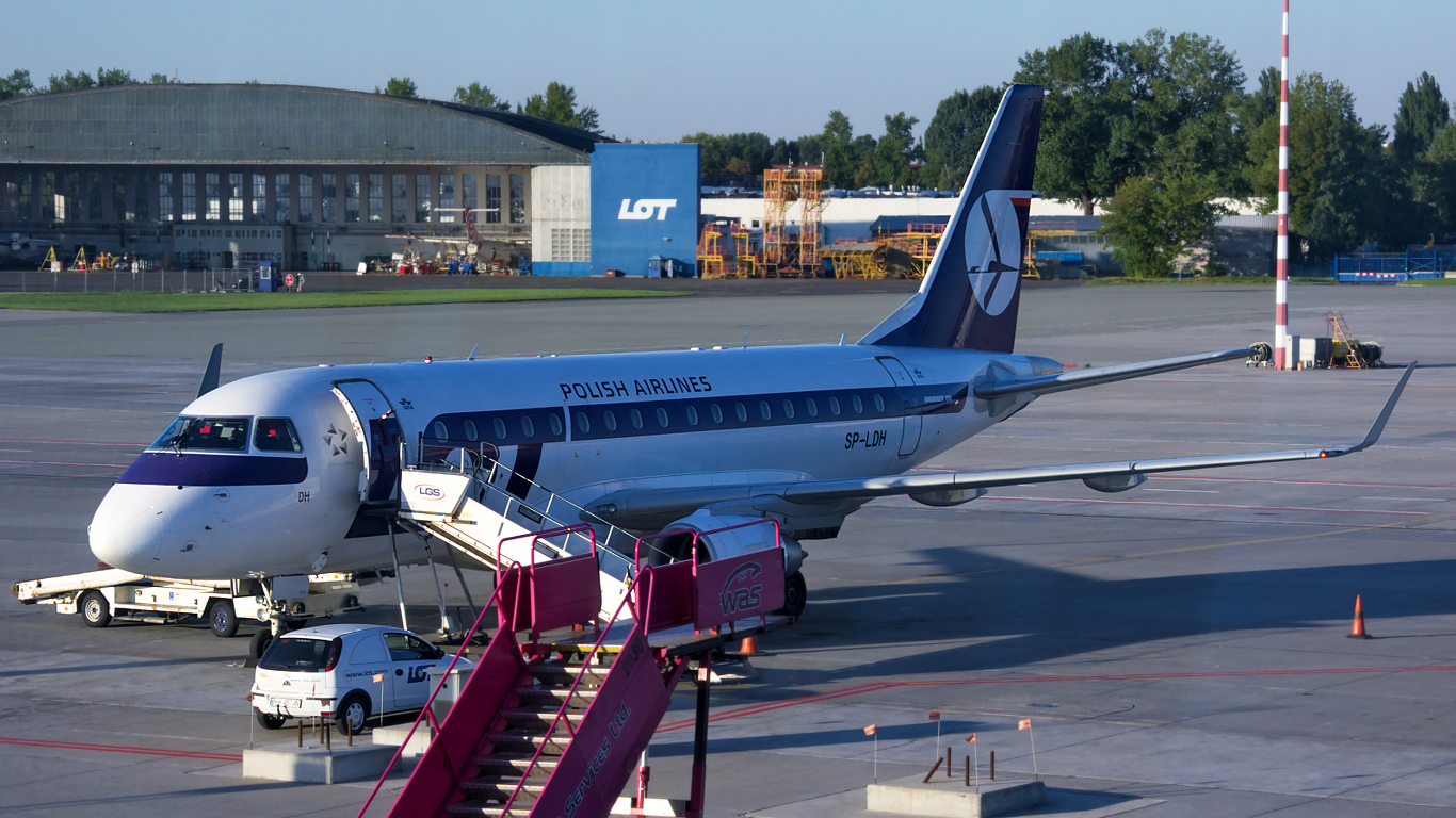 SP-LDH ✈ LOT Polish Airlines Embraer ERJ-170LR @ Warsaw-Chopin