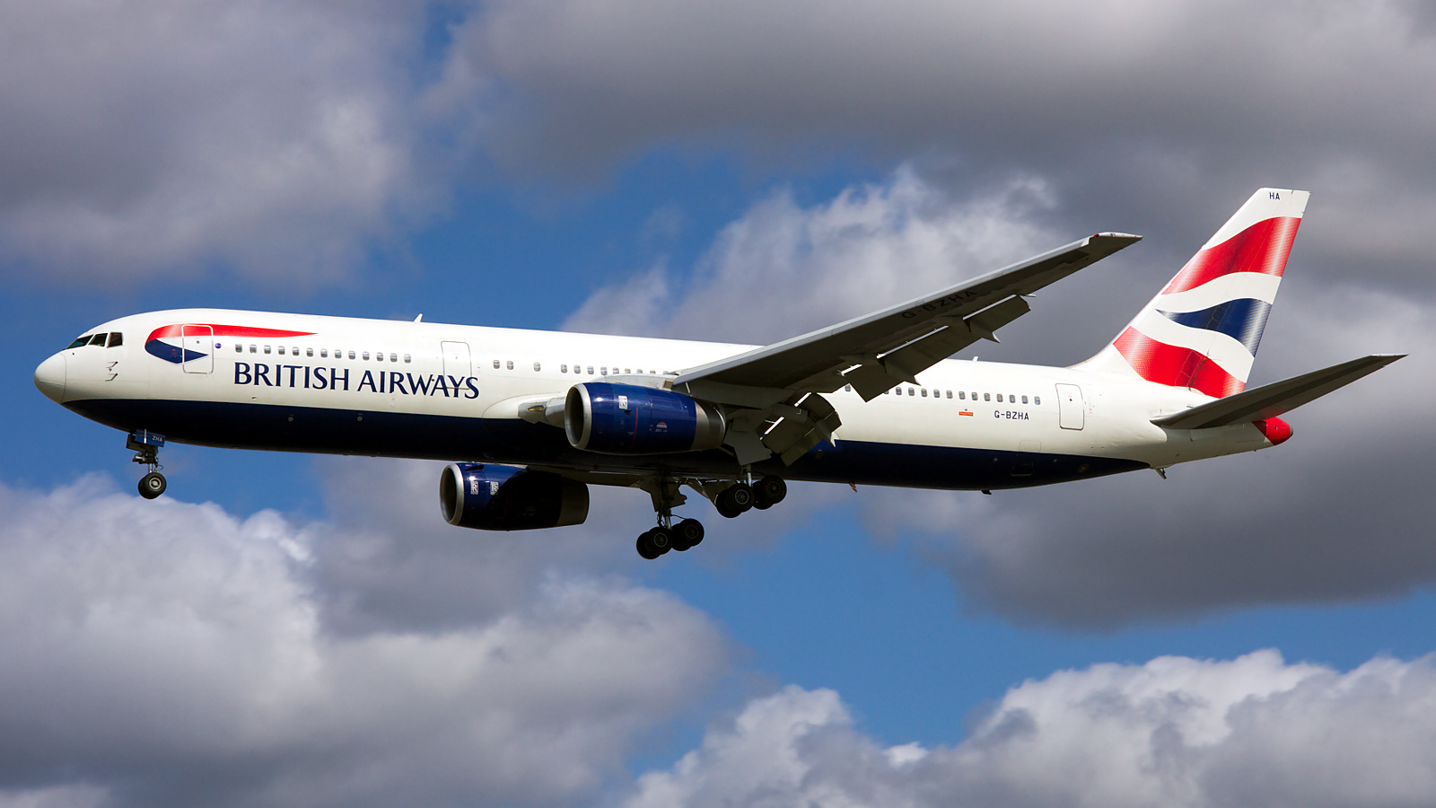 G-BZHA ✈ British Airways Boeing 767-336ER @ London-Heathrow