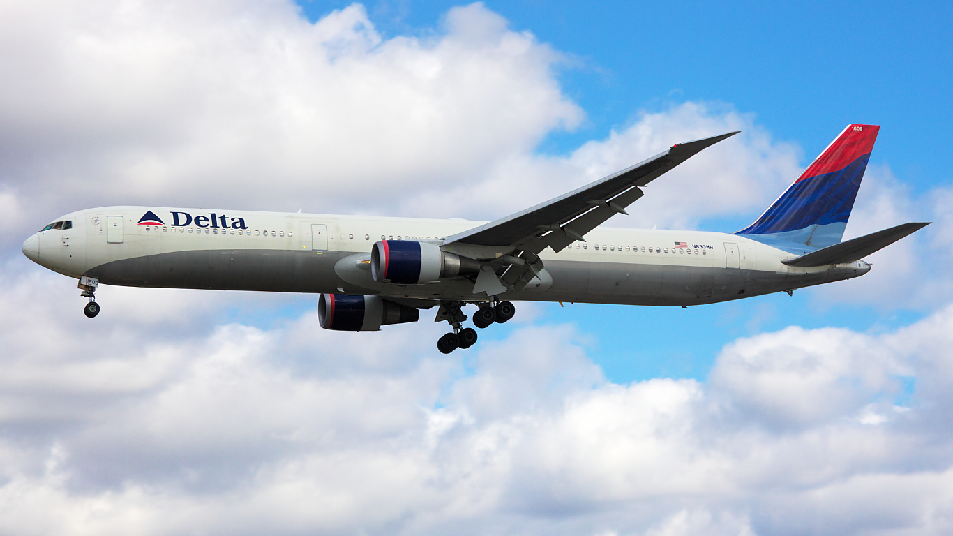 N833MH ✈ Delta Air Lines Boeing 767-432ER @ London-Heathrow