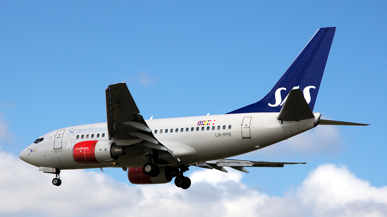 LN-RPB ✈ Scandinavian Airlines Boeing 737-683 @ London-Heathrow