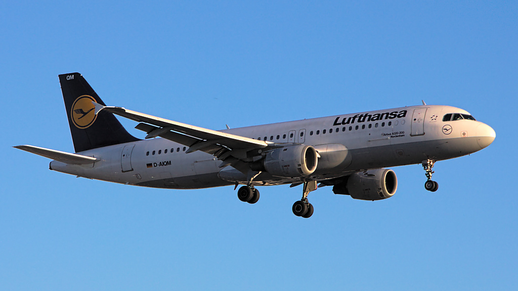 D-AIQM ✈ Lufthansa Airbus A320-211 @ London-Heathrow
