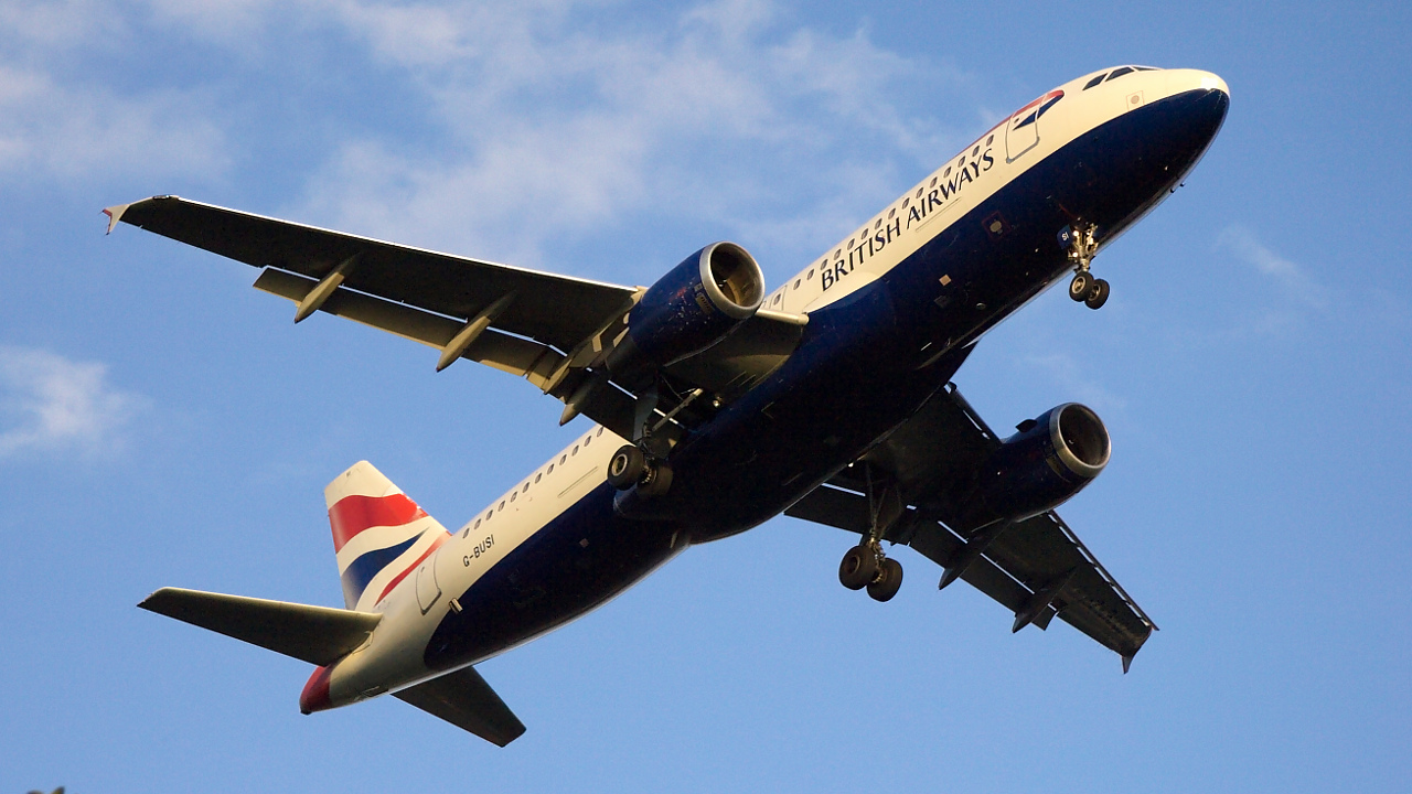 G-BUSI ✈ British Airways Airbus A320-211 @ London-Heathrow