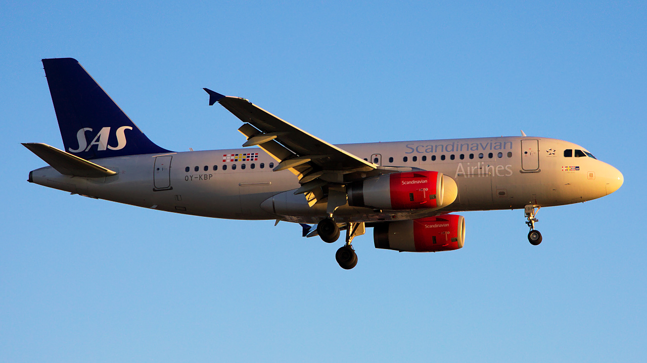 OY-KBP ✈ Scandinavian Airlines Airbus A319-132 @ London-Heathrow