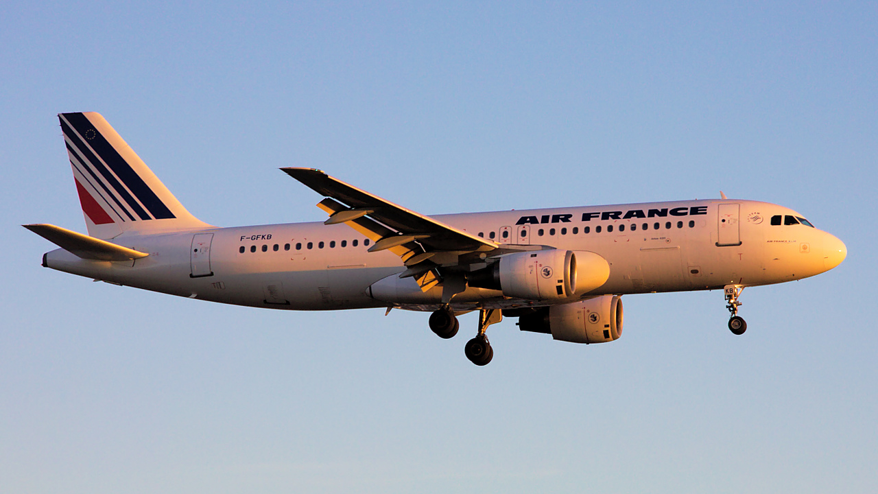 F-GFKB ✈ Air France Airbus A320-111 @ London-Heathrow