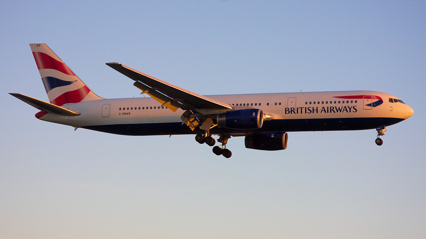 G-BNWB ✈ British Airways Boeing 767-336ER @ London-Heathrow