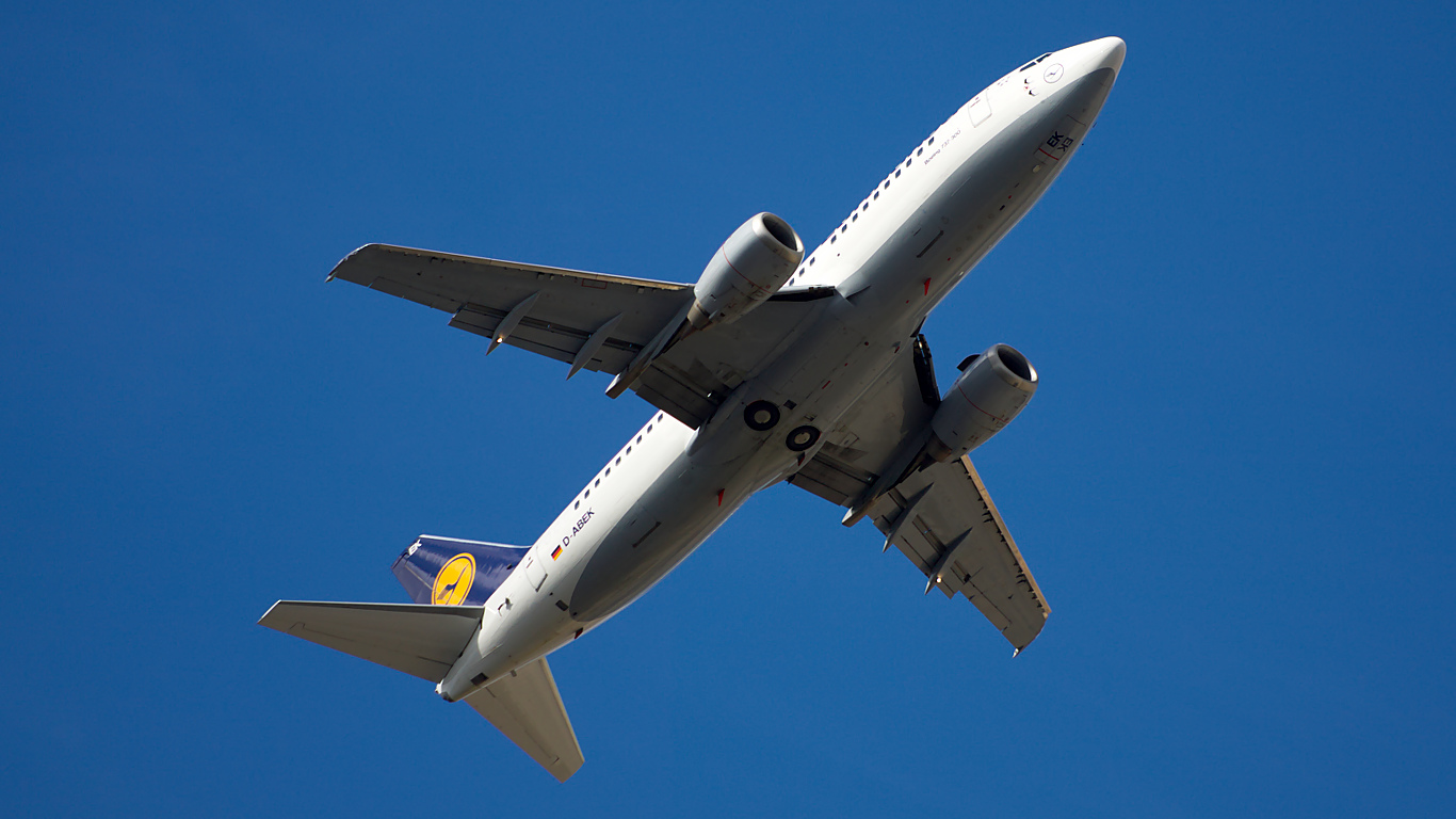 D-ABEK ✈ Lufthansa Boeing 737-330 @ London-Heathrow