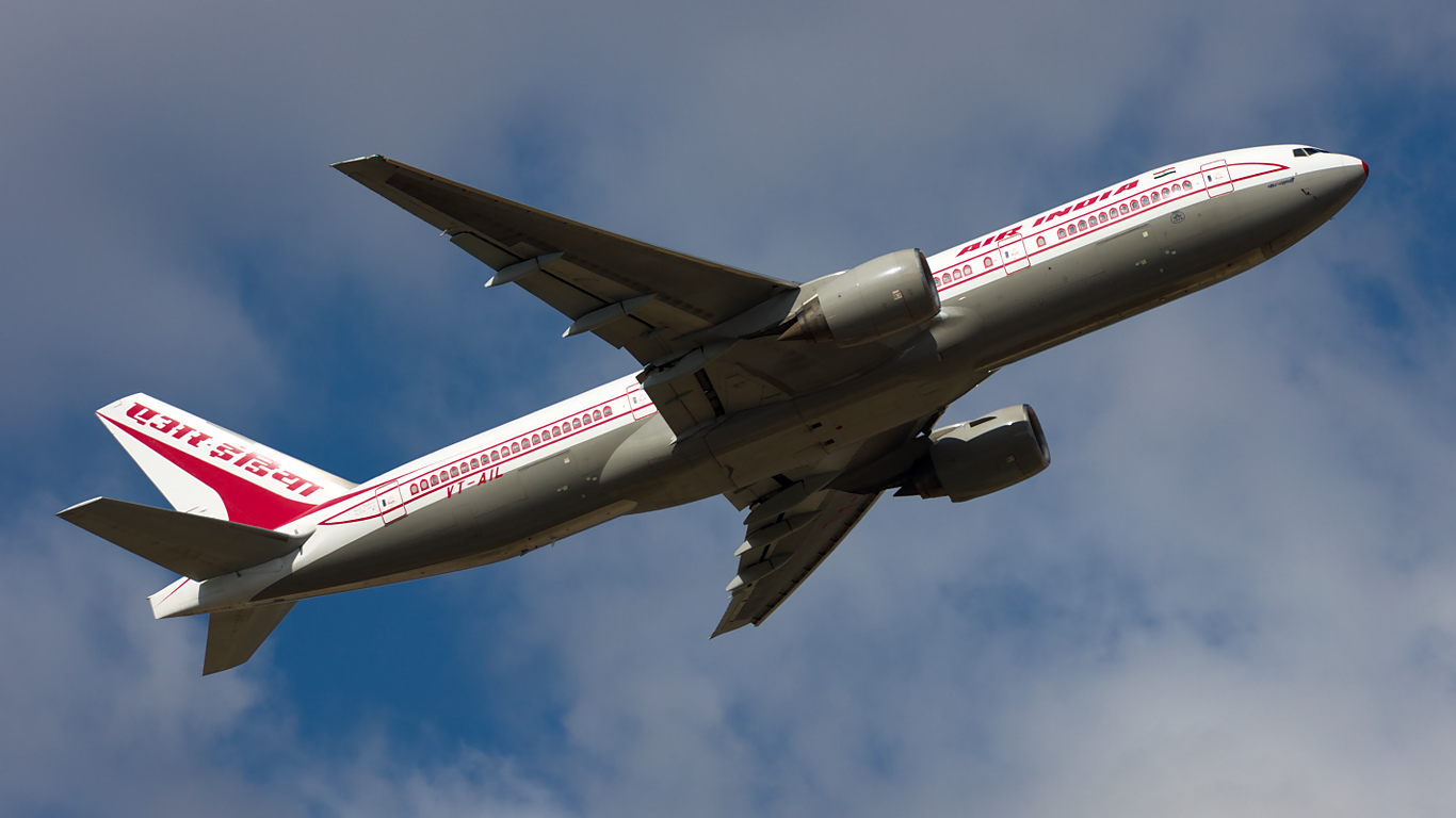VT-AIL ✈ Air India Boeing 777-222ER @ London-Heathrow