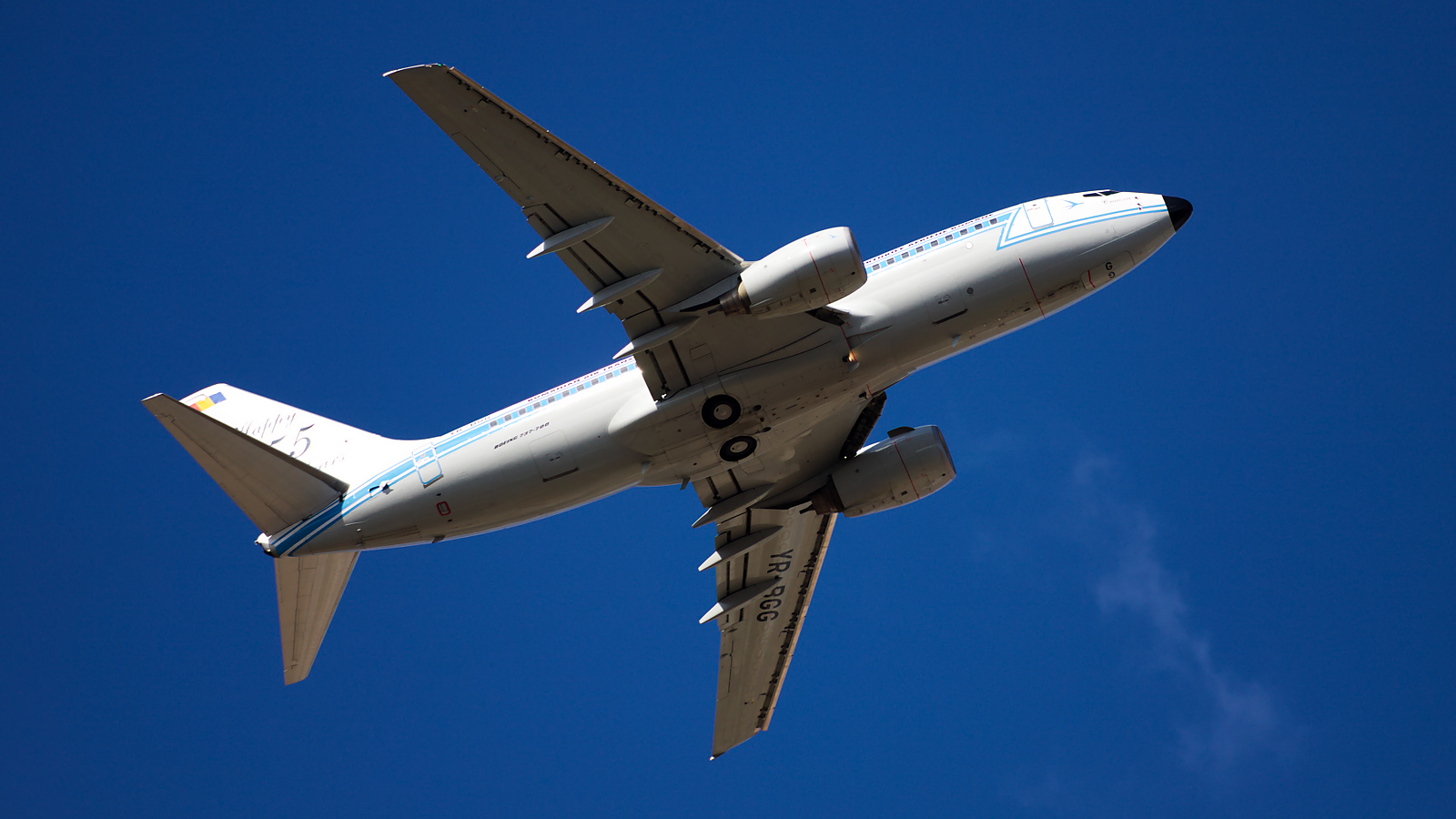 YR-BGG ✈ Tarom Boeing 737-78J @ London-Heathrow