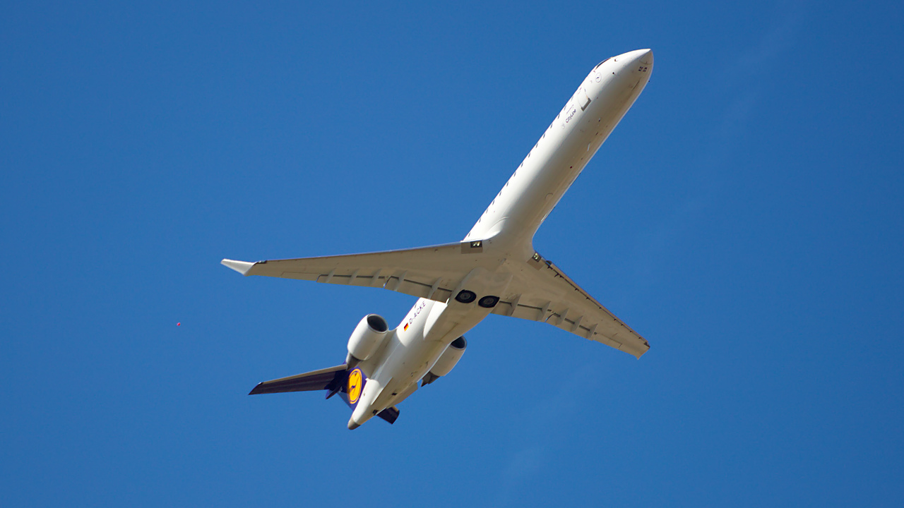D-ACKE ✈ Lufthansa Regional Canadair CL-600-2D24 CRJ-900 @ London-Heathrow