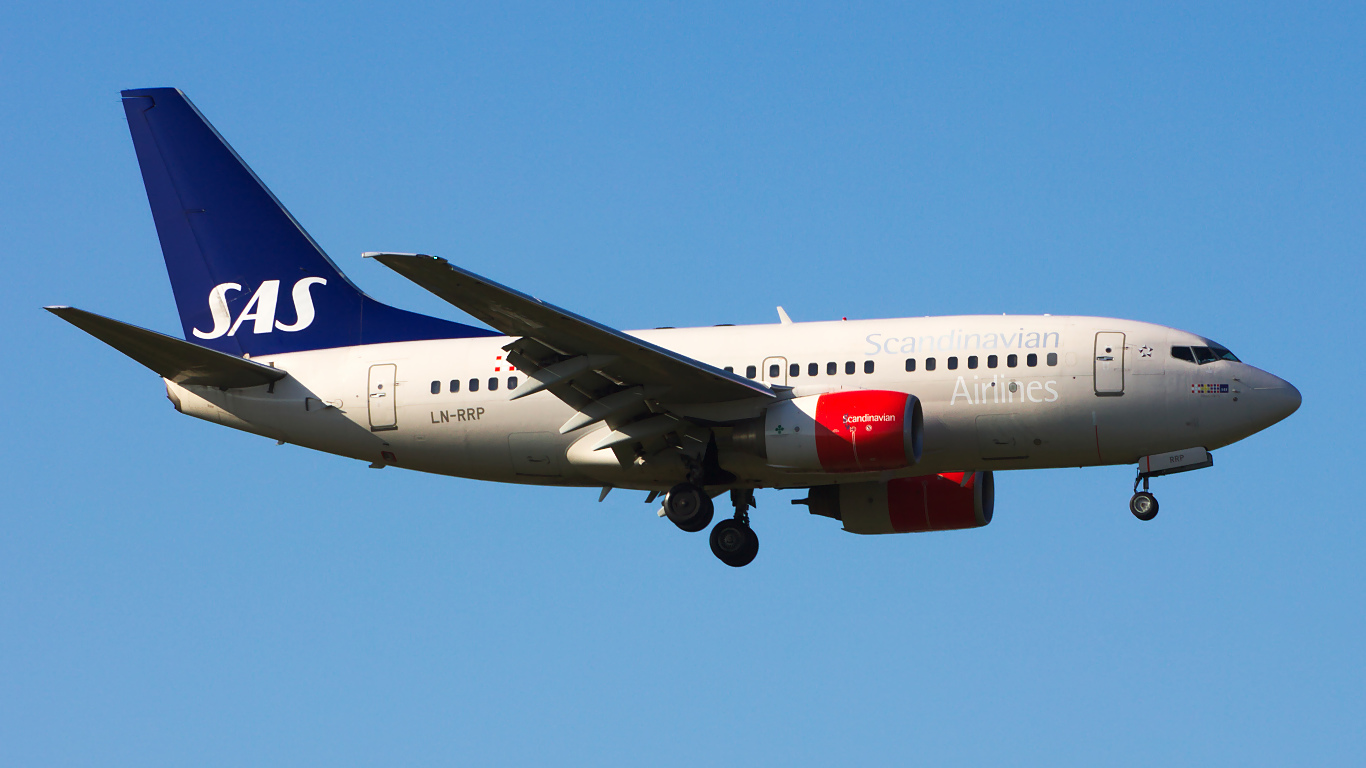 LN-RRP ✈ Scandinavian Airlines Boeing 737-683 @ London-Heathrow