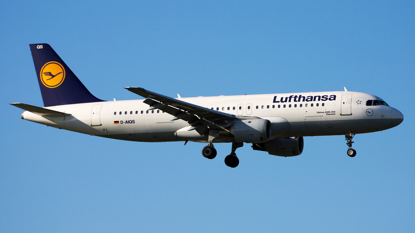 D-AIQS ✈ Lufthansa Airbus A320-211 @ London-Heathrow