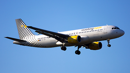 EC-JZI ✈ Vueling Airlines Airbus A320-214