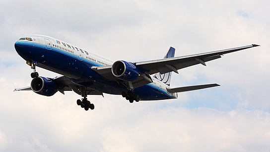 N785UA ✈ United Airlines Boeing 777-222ER