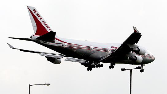 VT-ESN ✈ Air India Boeing 747-437
