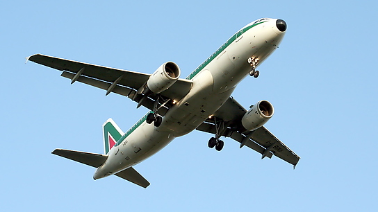I-BIKI ✈ Alitalia Airbus A320-214