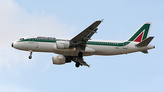 I-BIKI ✈ Alitalia Airbus A320-214