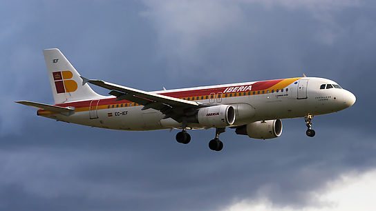 EC-IEF ✈ Iberia Airlines Airbus A320-214