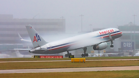 N198AA ✈ American Airlines Boeing 757-223