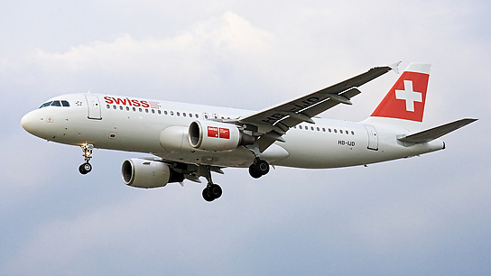 HB-IJD ✈ Swiss International Air Lines Airbus A320-214