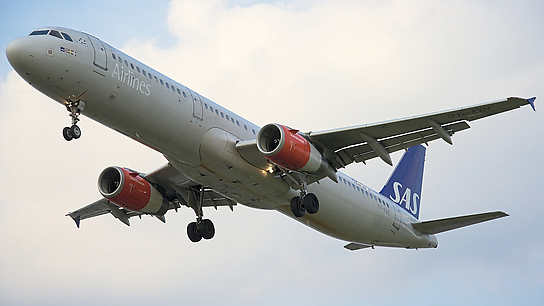 OY-KBE ✈ Scandinavian Airlines Airbus A321-231
