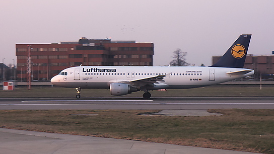 D-AIPS ✈ Lufthansa Airbus A320-211