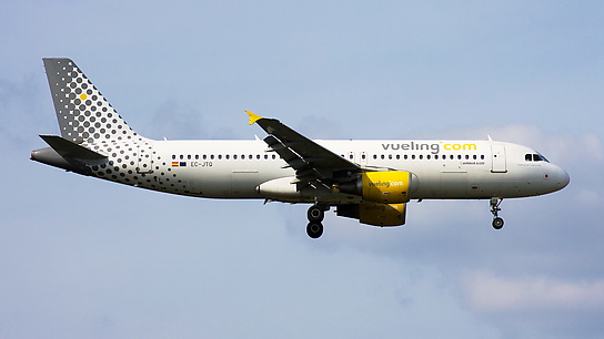 EC-JTQ ✈ Vueling Airlines Airbus A320-214