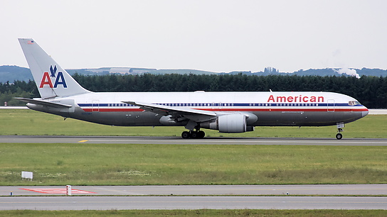 N39367 ✈ American Airlines Boeing 767-323ER
