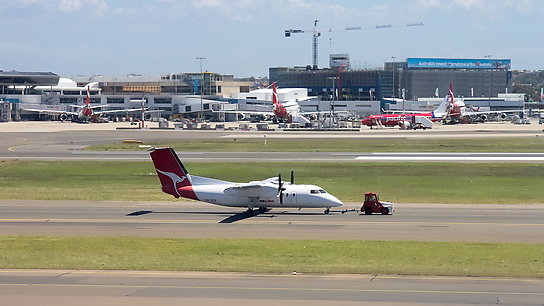 VH-SDA ✈ QantasLink De Havilland Canada DHC-8-202Q Dash 8