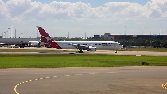 VH-OGV ✈ Qantas Boeing 767-338ER