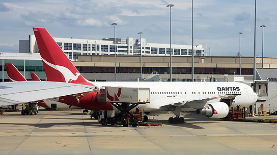 VH-OGG ✈ Qantas Boeing 767-338ER