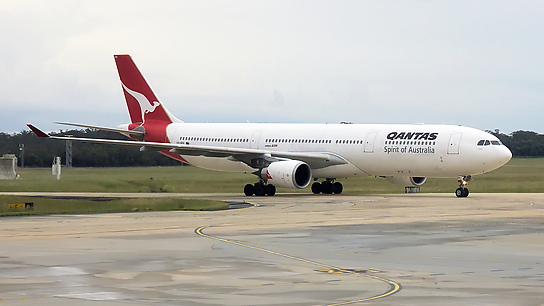 VH-QPH ✈ Qantas Airbus A330-303