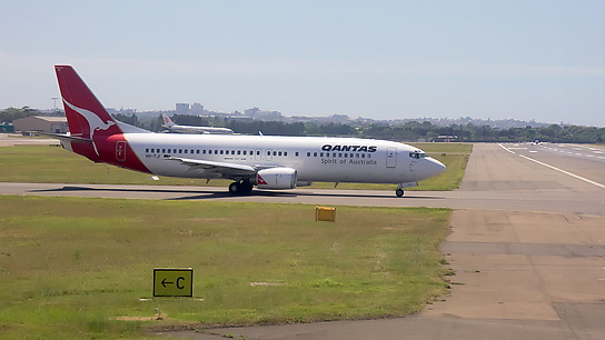 VH-TJI ✈ Qantas Boeing 737-476
