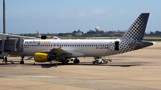 EC-LAB ✈ Vueling Airlines Airbus A320-214