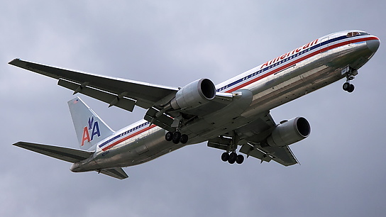 N359AA ✈ American Airlines Boeing 767-323ER
