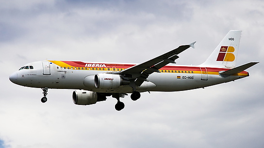 EC-HQG ✈ Iberia Airlines Airbus A320-214