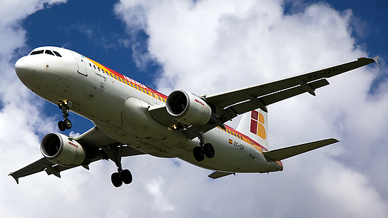 EC-IZH ✈ Iberia Airlines Airbus A320-214