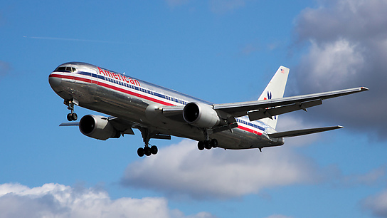 N343AN ✈ American Airlines Boeing 767-323ER